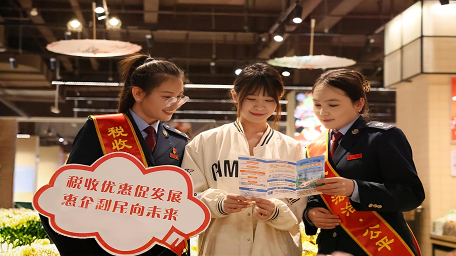 封面  塔城市税务局走进卓越超市，开展“税惠便民进商圈”宣传活动_副本.jpg