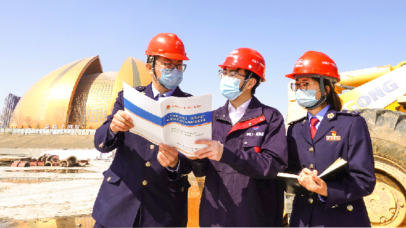 税务管家为辖区重点建设项目提供政策辅导.jpg